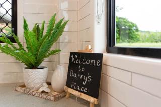 Barry's Place - 6