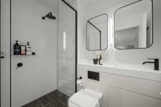 WOW Apartment on Elizabeth Victoria One - 2