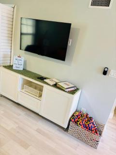 Welcoming 2-bedroom condo with bonus room! - 1