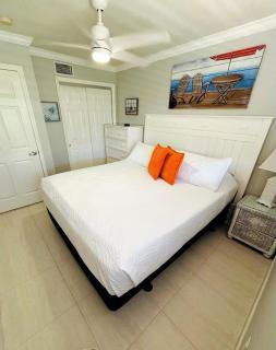 Welcoming 2-bedroom condo with bonus room! - 9