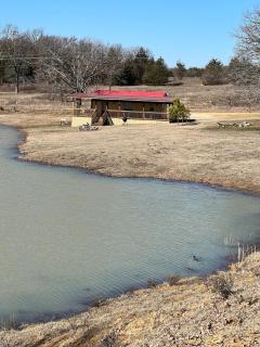 Comfortable Cabin Rental on a Winery for a Romantic Getaway in Oklahoma - 2