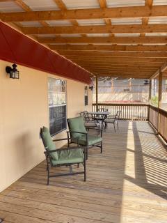 Comfortable Cabin Rental on a Winery for a Romantic Getaway in Oklahoma - 4