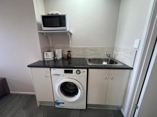 The Orchid Suite - 2 Bed 1 Bath Apartment in Cooktown - 2