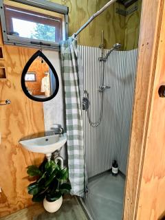Waiata Shepherds Hut- Off Grid retreat - 5