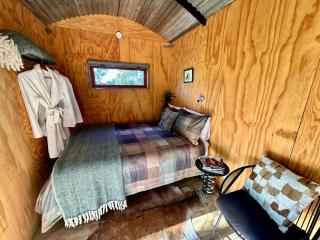 Waiata Shepherds Hut- Off Grid retreat - 7