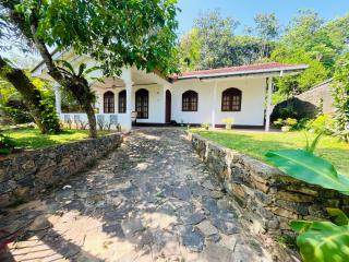 Coastal breezy bangalow - 9