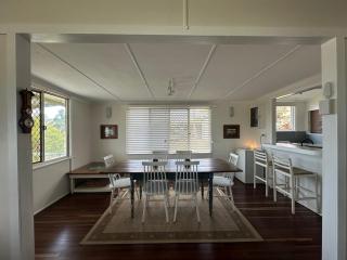 Beach Shack On Barlow - 2