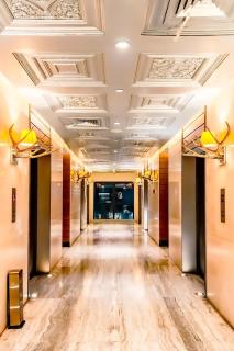 Luxe Makati Staycation with Pool, Spa & City Views - 4