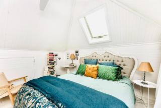 Stylish Bright Urban House with Outdoor Living - 6