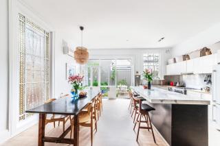 Stylish Bright Urban House with Outdoor Living - 5