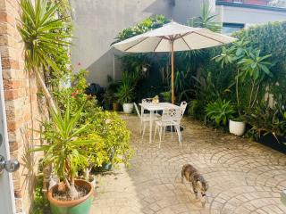 Stylish Bright Urban House with Outdoor Living - 4