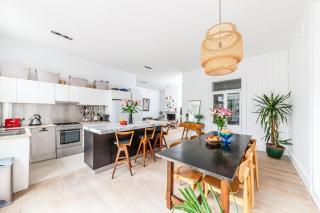 Stylish Bright Urban House with Outdoor Living - 7