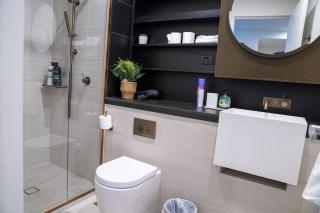 Home in the Sky 2BR,2BA with City Views,Pool & Gym - 3