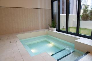 Home in the Sky 2BR,2BA with City Views,Pool & Gym - 1