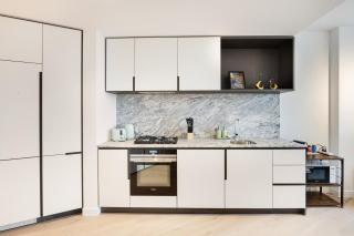 Melbourne CBD Views - Gym - Pool - Great Amenities - 1