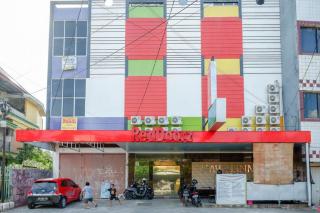 RedDoorz Plus at Hawai Inn Near Mall of Panakukang - Makassar - 4