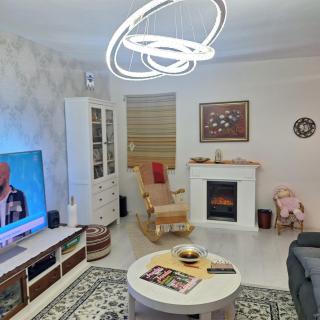 Modern & Cozy 2-Bedroom Apartment near City Center - 9