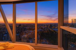 Melbourne CBD Views - Gym - Pool - Great Amenities - 6