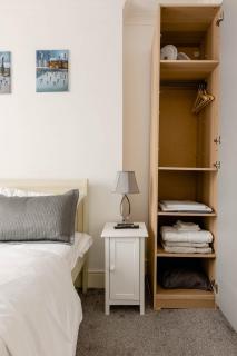 Entire Cosy 4 Bed House in Quiet Neighbourhood - 1