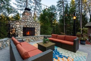 Pool • Hot Tub • Movie Theater • Games • 3 Decks - 2