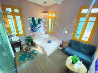 May - YELLOW ROOM - Phone 09756-59323 - 5