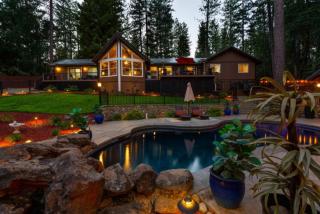 Pool • Hot Tub • Movie Theater • Games • 3 Decks - 6