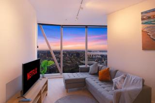 Melbourne CBD Views - Gym - Pool - Great Amenities - 0
