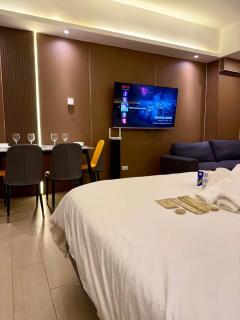 Venice Luxe Retreat Pool, kitchen, Netfilx, Canal Mall Access - 6