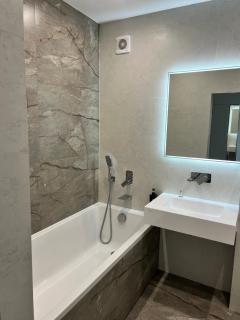 Апартаменти в районі автовокзалу,поруч обласна лікарня,є парковка,автономне опалення - 5