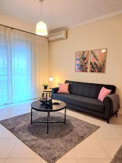 Cozy City Center Apartment - 9