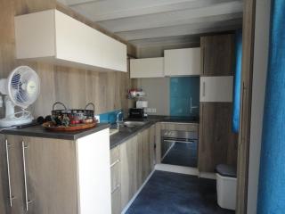 Chalet neuf avec piscine couverte, proche mer, calme et sécurisé - 6 personnes - FR-1-777-8 - 6