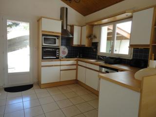 Maison boisée, 800m de la plage, 100m², 3 chambres, terrasse, parking - FR-1-777-18 - 5