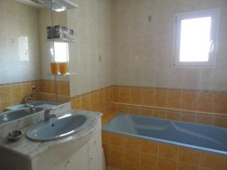 Maison boisée, 800m de la plage, 100m², 3 chambres, terrasse, parking - FR-1-777-18 - 3