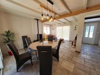 Maison rénovée avec piscine chauffée, grand terrain, proche plage et centre - calme assuré - FR-1-777-24 - 3