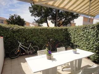 Charmant T2 RDC avec cour, proches commerces et plage, parking et animaux admis - FR-1-777-26 - 0