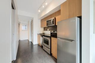 Chic & Modern Apartment In The Heart Of Downtown - 4