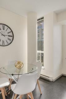 Chic & Modern Apartment In The Heart Of Downtown - 5