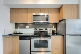 Chic & Modern Apartment In The Heart Of Downtown - 3