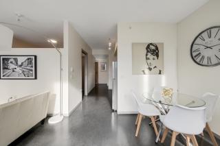 Chic & Modern Apartment In The Heart Of Downtown - 7