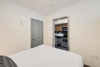 Chic & Modern Apartment In The Heart Of Downtown - 3