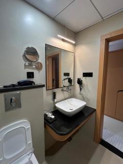 Hotel Nirvana Nest - 4