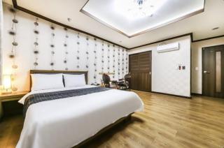 Modern Business Hotel - 5