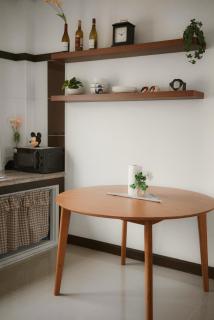 Browny House - Spacious 3BR for 6 - Private Garden & Parking - 2