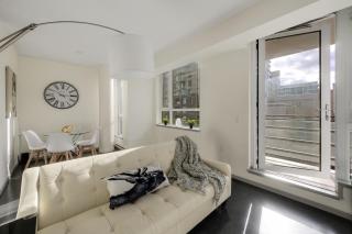 Chic & Modern Apartment In The Heart Of Downtown - 8