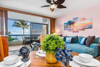 Hale Mahina A202 · HM A202 OceanFront Condo on Sandy Beach w Poo - 8