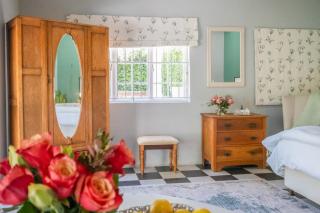 Victorian Style Garden Room , Paarl Central - 4