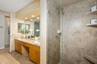 Papakea L208 · PK L208 True Oceanfront 1BD with stunning sunset - 3