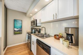 Papakea L208 · PK L208 True Oceanfront 1BD with stunning sunset - 2