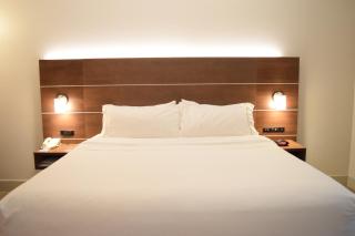 Holiday Inn Express & Suites Pensacola West I-10 by IHG - Pensacola - 6