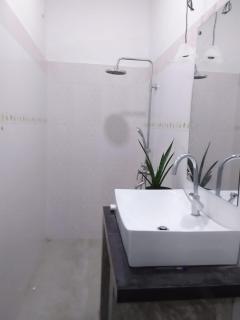 Home Six Zero Guest - 8